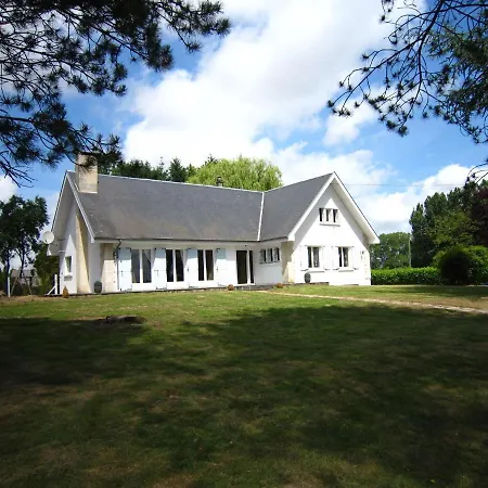 Spacious Holiday In Tours-en-vimeu With Garden Chépy