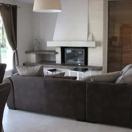 Spacious Holiday In Tours-en-vimeu With Garden *