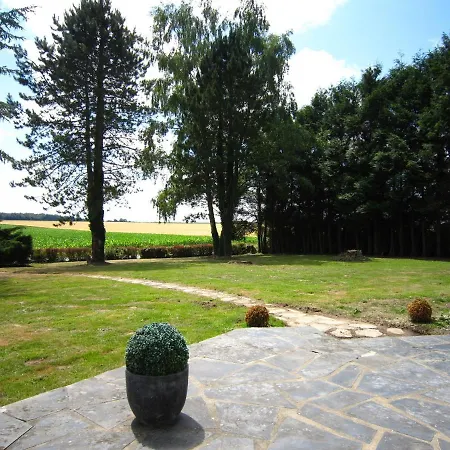 Spacious Holiday In Tours-en-vimeu With Garden