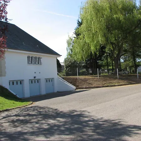 Spacious Holiday In Tours-en-vimeu With Garden