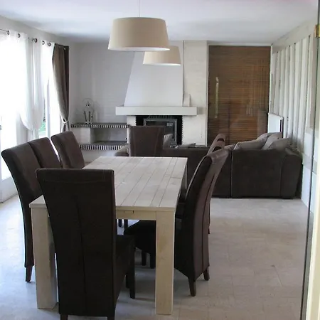 Spacious Holiday In Tours-en-vimeu With Garden Chépy